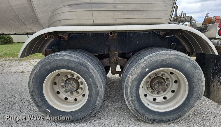 image for item DO4354 1983 Walker Stainless Equipment  tank trailer