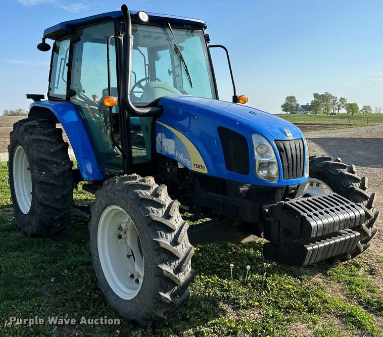 image for item DO4922 New Holland T5070  MFWD tractor