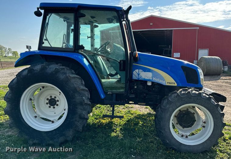 image for item DO4922 New Holland T5070  MFWD tractor