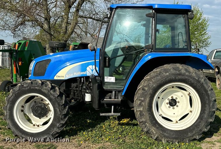 image for item DO4922 New Holland T5070  MFWD tractor