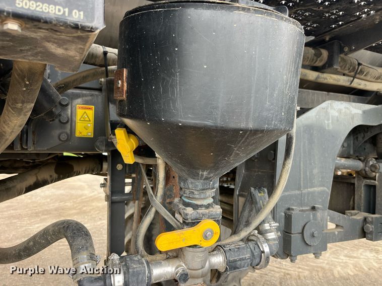 image for item DP0478 2013 AGCO RoGator 900  sprayer
