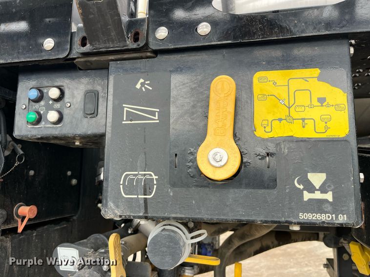 image for item DP0478 2013 AGCO RoGator 900  sprayer