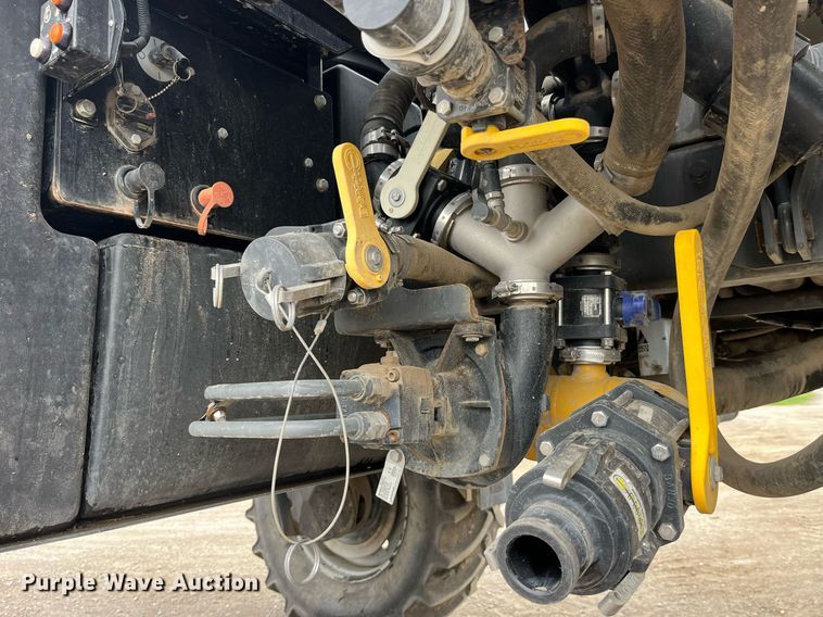 image for item DP0478 2013 AGCO RoGator 900  sprayer