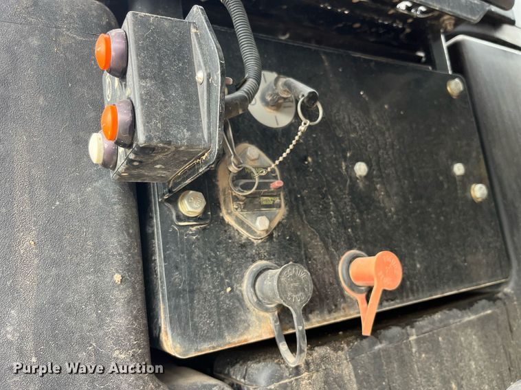 image for item DP0478 2013 AGCO RoGator 900  sprayer