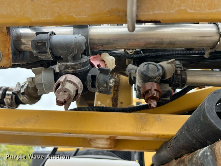 image for item DP0478 2013 AGCO RoGator 900  sprayer