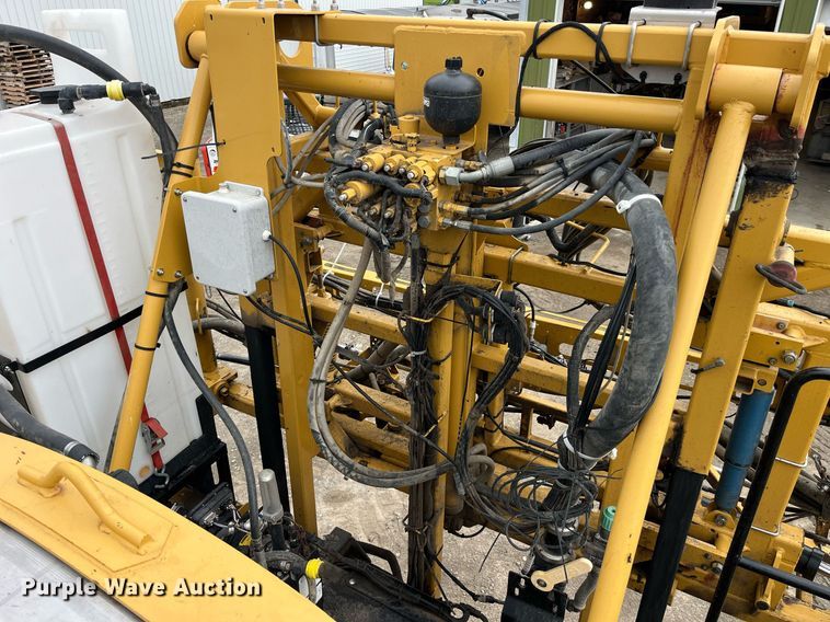 image for item DP0478 2013 AGCO RoGator 900  sprayer