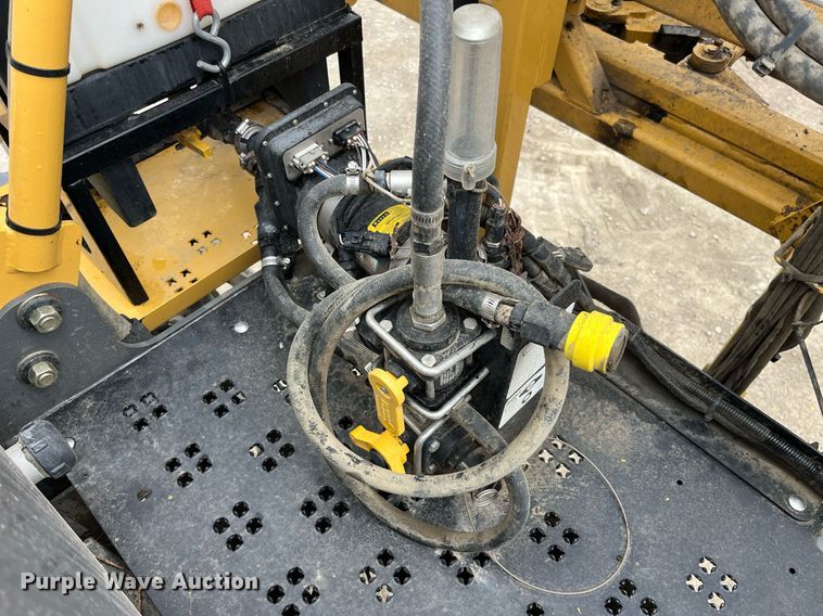 image for item DP0478 2013 AGCO RoGator 900  sprayer