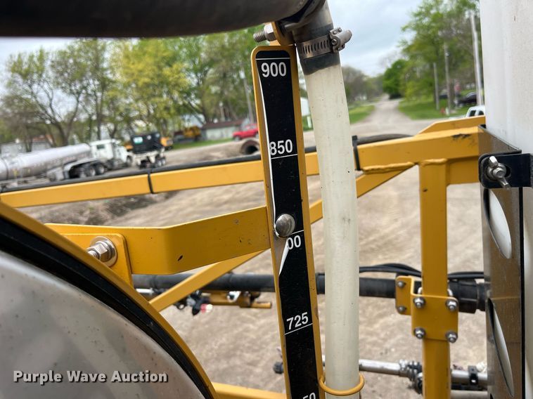 image for item DP0478 2013 AGCO RoGator 900  sprayer