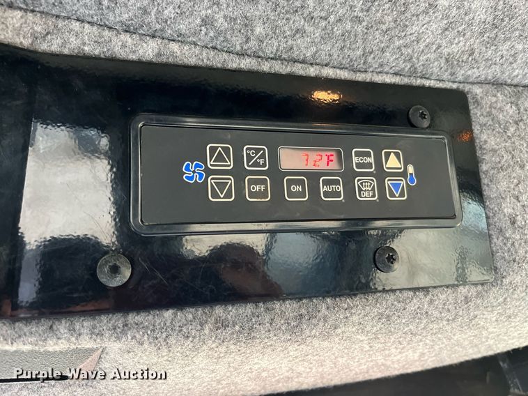 image for item DP0478 2013 AGCO RoGator 900  sprayer