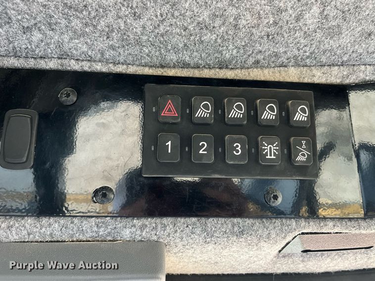 image for item DP0478 2013 AGCO RoGator 900  sprayer