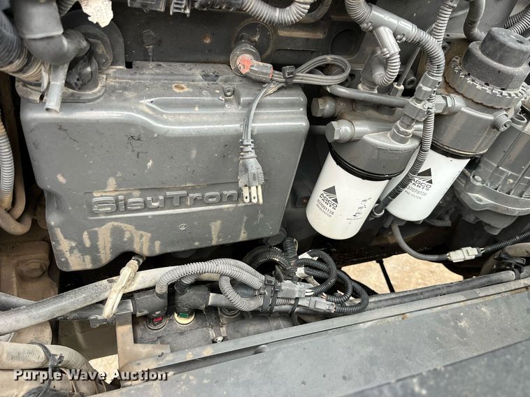 image for item DP0478 2013 AGCO RoGator 900  sprayer