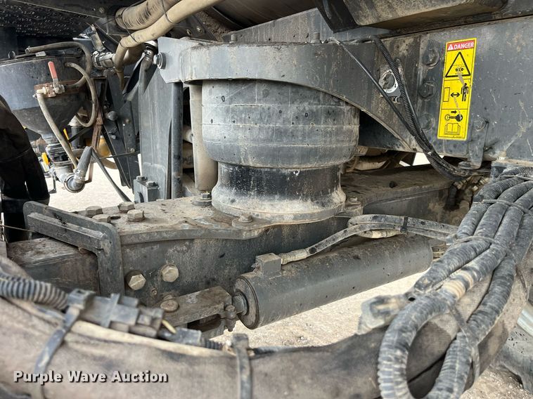 image for item DP0478 2013 AGCO RoGator 900  sprayer