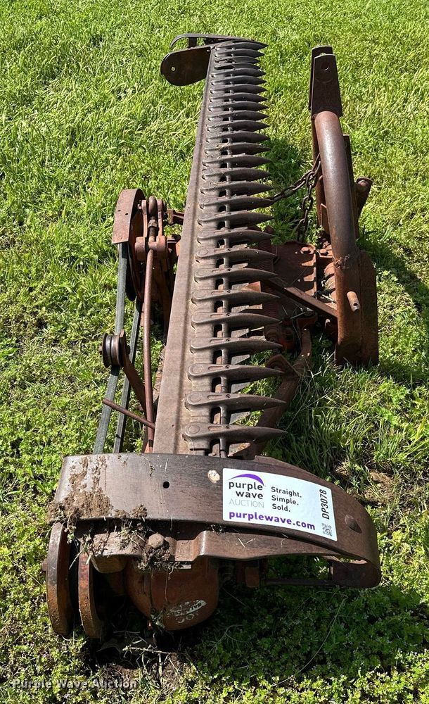 image for item DP3078 International Harvester 100  sickle mower
