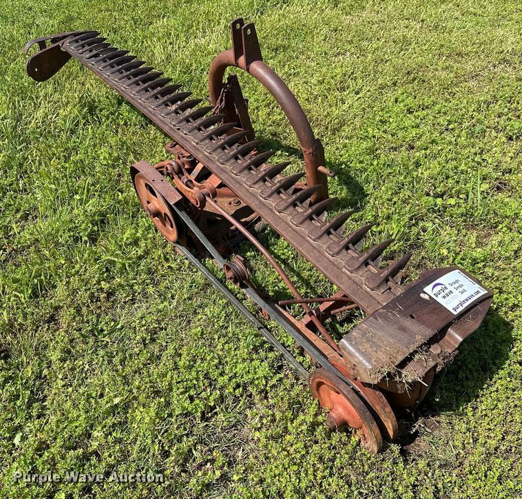 image for item DP3078 International Harvester 100  sickle mower