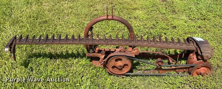 image for item DP3078 International Harvester 100  sickle mower