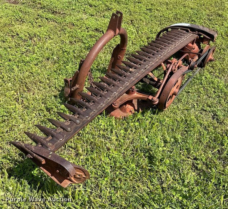 image for item DP3078 International Harvester 100  sickle mower