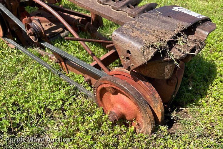 image for item DP3078 International Harvester 100  sickle mower