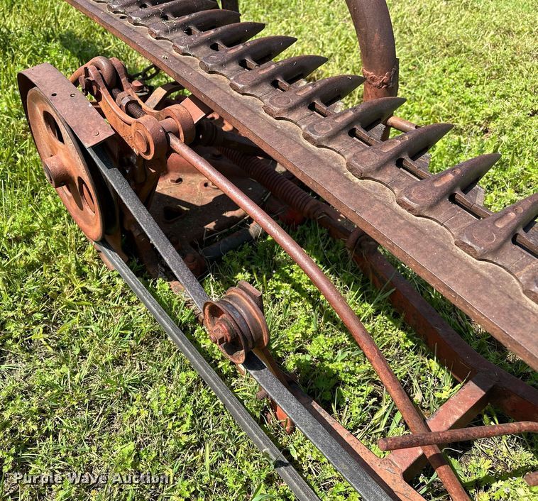 image for item DP3078 International Harvester 100  sickle mower