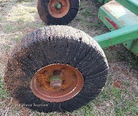 image for item DQ0538 John Deere 1518  batwing rotary mower