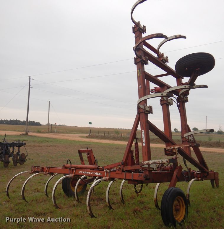 image for item DQ0581 International 55  chisel