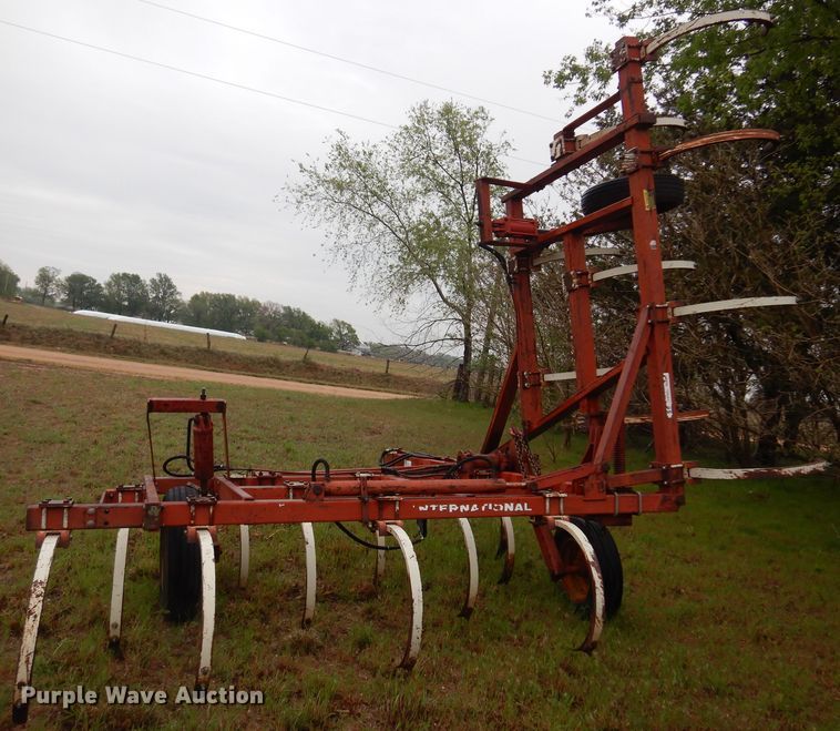 image for item DQ0581 International 55  chisel