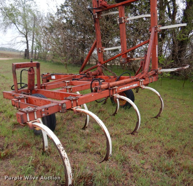 image for item DQ0581 International 55  chisel