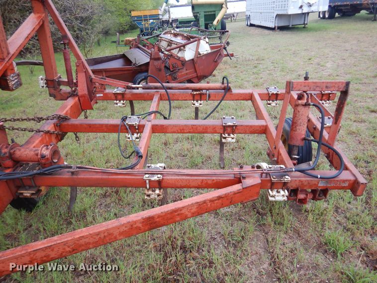 image for item DQ0581 International 55  chisel