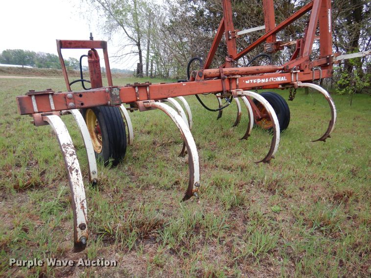 image for item DQ0581 International 55  chisel