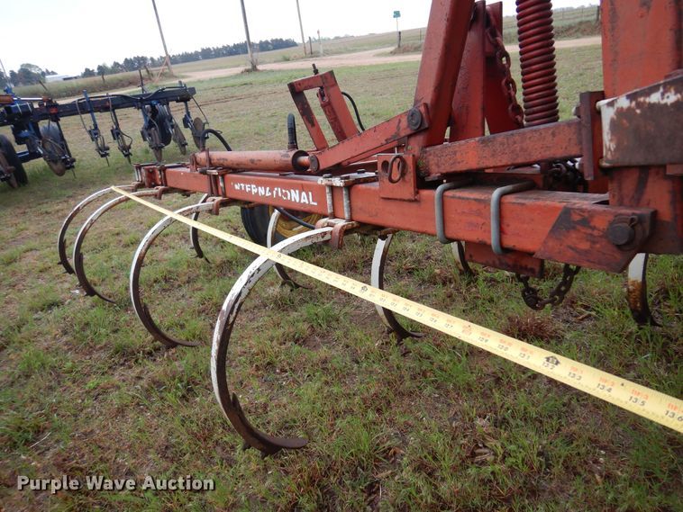 image for item DQ0581 International 55  chisel