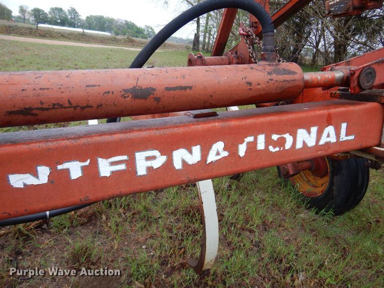 image for item DQ0581 International 55  chisel