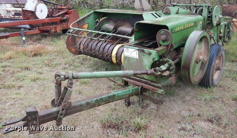image for item DQ0583 John Deere 224  small square baler