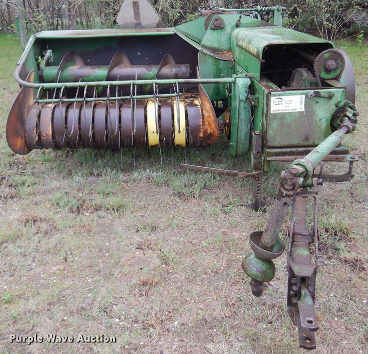 image for item DQ0583 John Deere 224  small square baler