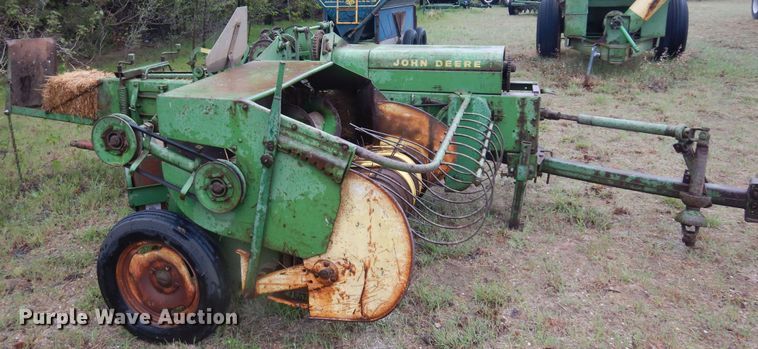 image for item DQ0583 John Deere 224  small square baler