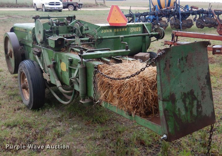 image for item DQ0583 John Deere 224  small square baler