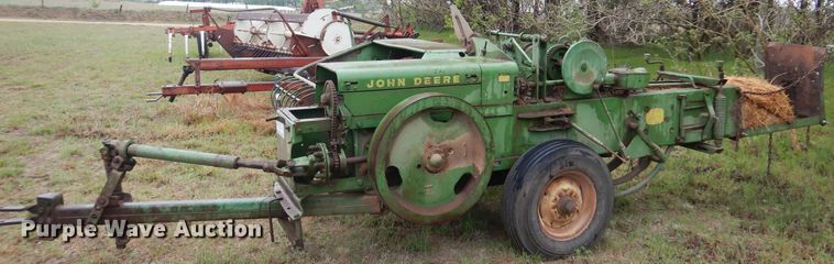 image for item DQ0583 John Deere 224  small square baler