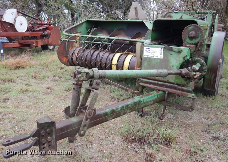 image for item DQ0583 John Deere 224  small square baler