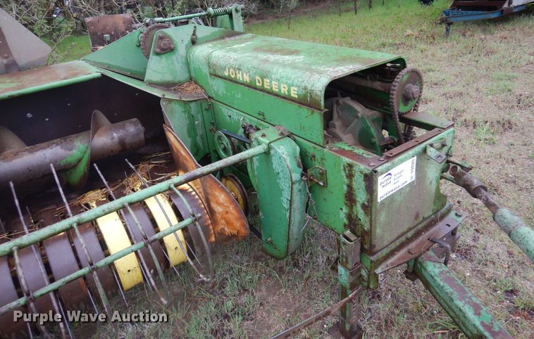 image for item DQ0583 John Deere 224  small square baler