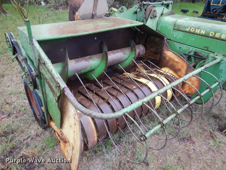 image for item DQ0583 John Deere 224  small square baler