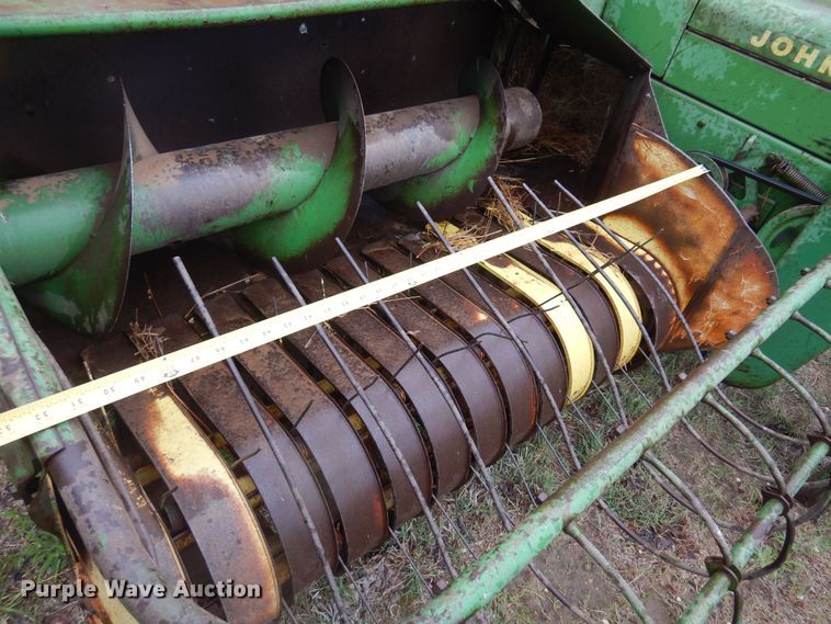 image for item DQ0583 John Deere 224  small square baler