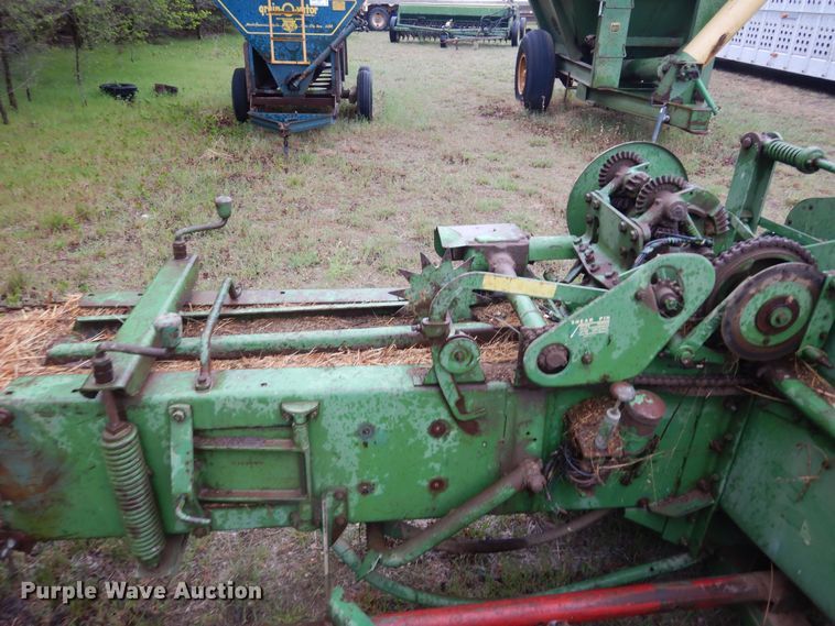 image for item DQ0583 John Deere 224  small square baler