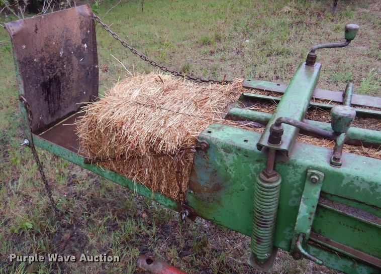 image for item DQ0583 John Deere 224  small square baler