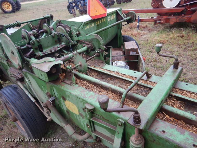 image for item DQ0583 John Deere 224  small square baler