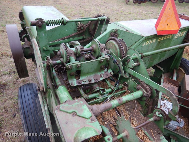image for item DQ0583 John Deere 224  small square baler