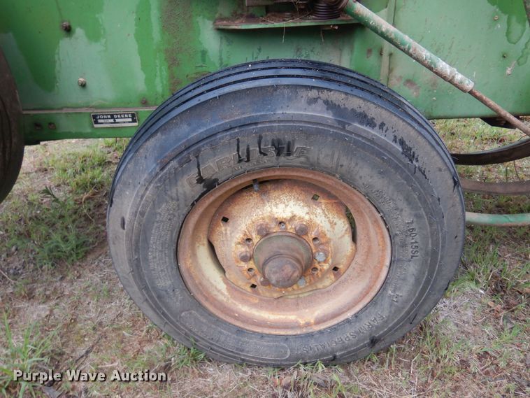 image for item DQ0583 John Deere 224  small square baler