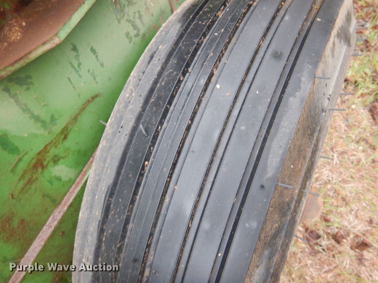 image for item DQ0583 John Deere 224  small square baler