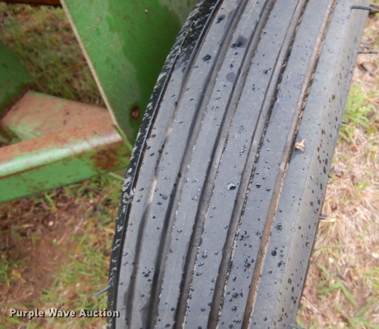 image for item DQ0583 John Deere 224  small square baler