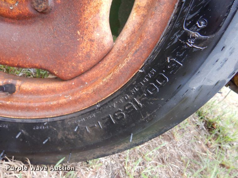 image for item DQ0583 John Deere 224  small square baler