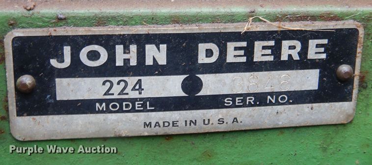 image for item DQ0583 John Deere 224  small square baler