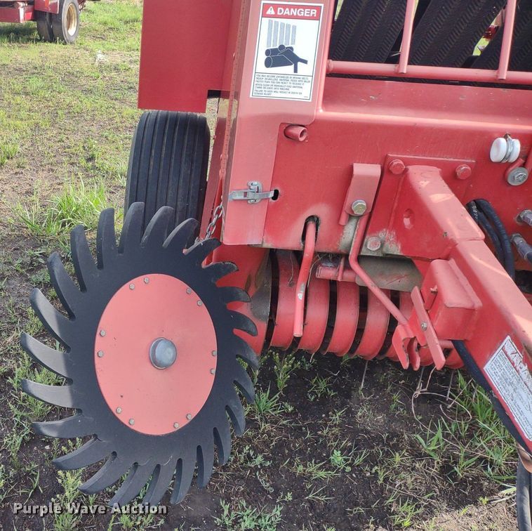 image for item DQ1716 Gehl RB1475  round baler