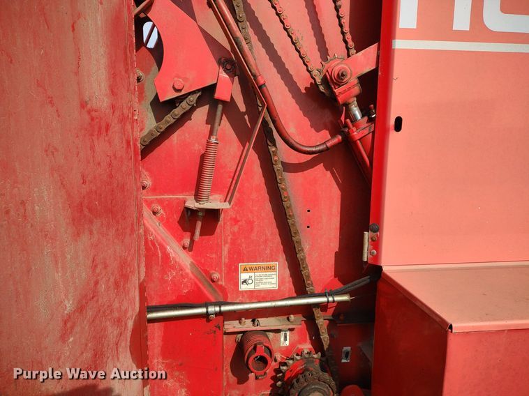 image for item DQ1716 Gehl RB1475  round baler